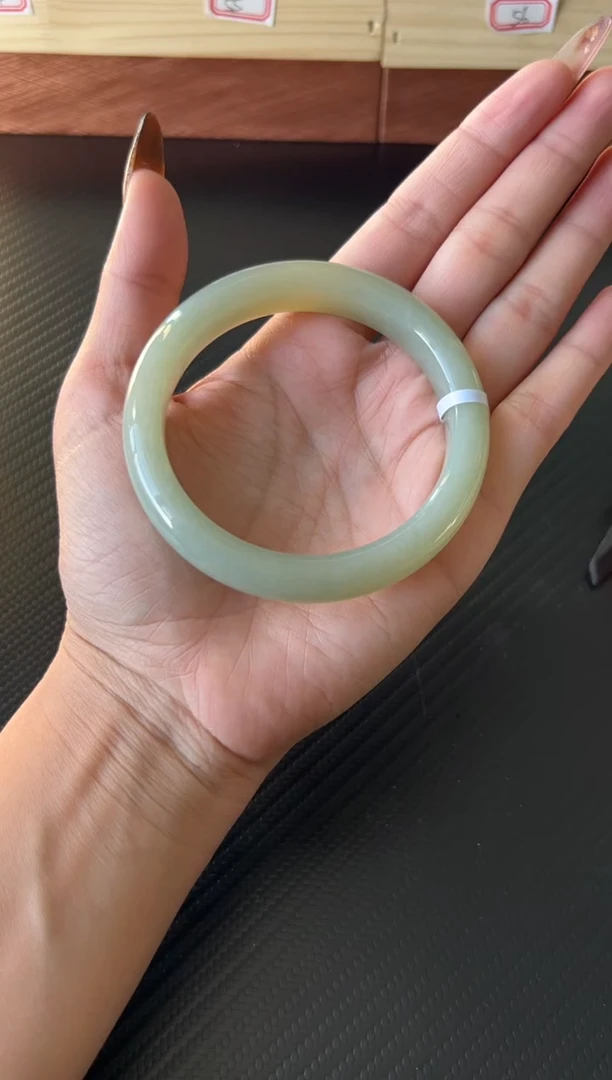 未镶嵌手镯和田玉且末近矿微色差62mM