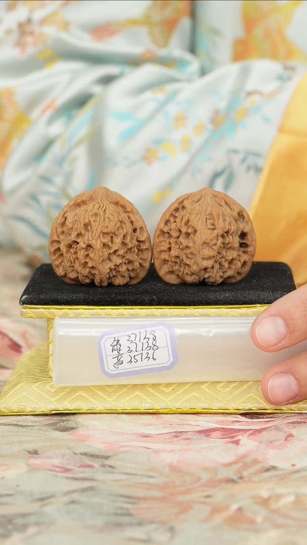 【闪购商品】文玩核桃把件赵喜满南将石