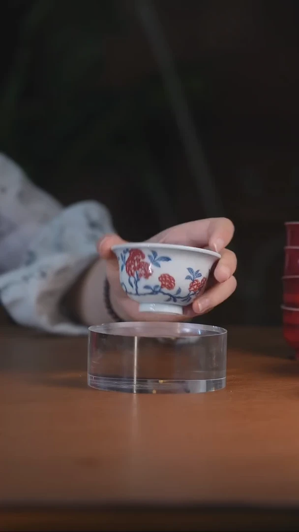 青花釉里红压手杯