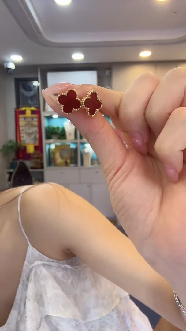 玛瑙/玉髓耳钉18K金镶嵌耳钉