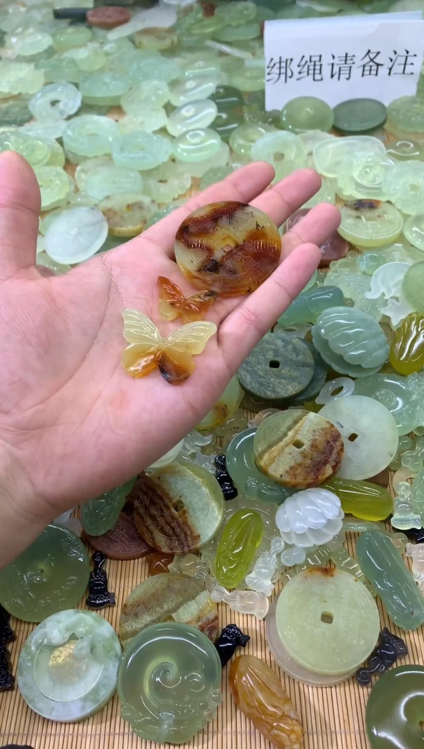 未镶嵌蛇纹石玉颈饰15