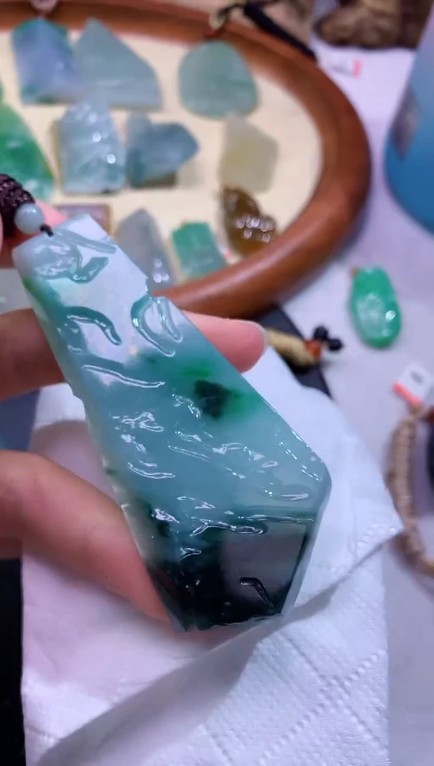 颈饰未镶嵌翡翠