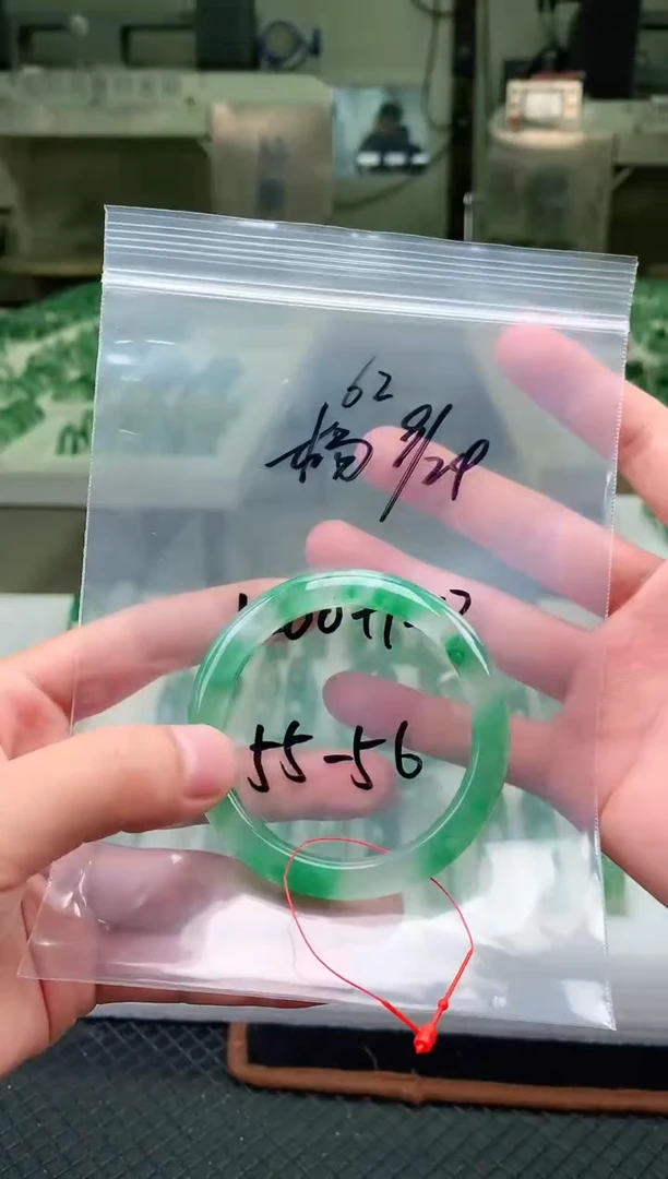 未镶嵌非洲翠手镯石英质玉非洲翠手镯55-56圈62号