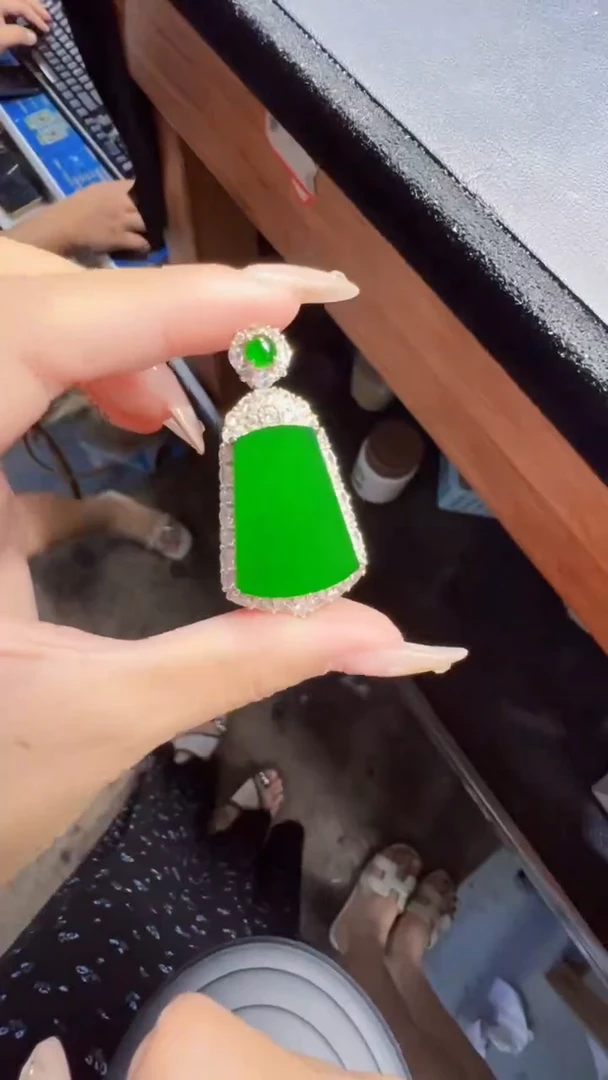 未镶嵌定制翡翠翡翠A货有轻微色差属于正常现象无事牌多样性发货1