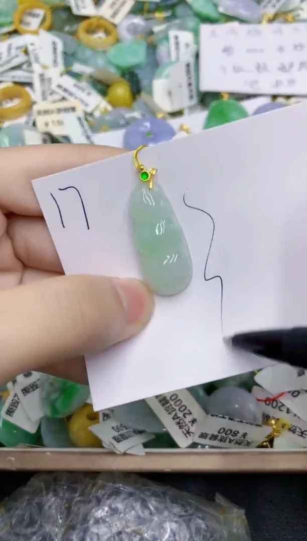 颈饰未镶嵌翡翠 翡翠