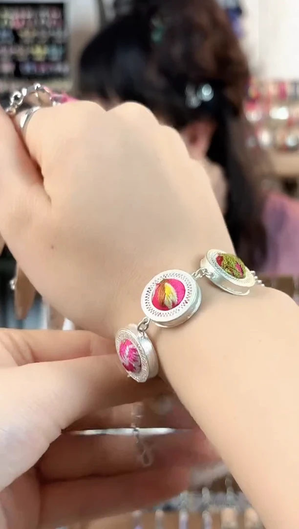 织绣彩云南阁民族风老绣非遗饰品1378
