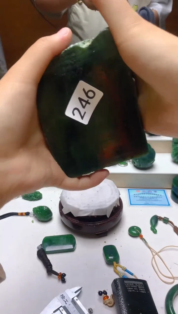 未镶嵌和田玉（碧玉）珠宝半成品0