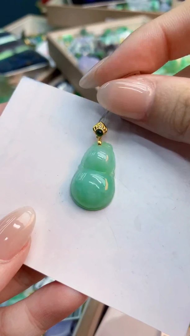 翡翠未镶嵌吊坠(不含链)1