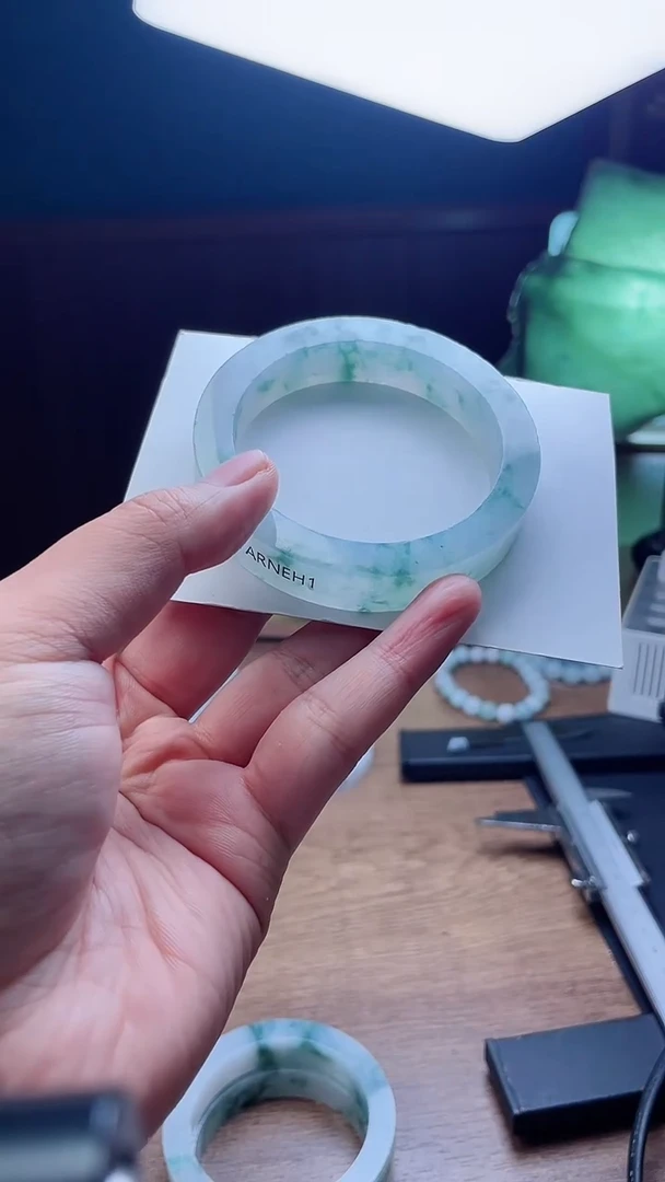 定制翡翠手镯未镶嵌雨**霏定制