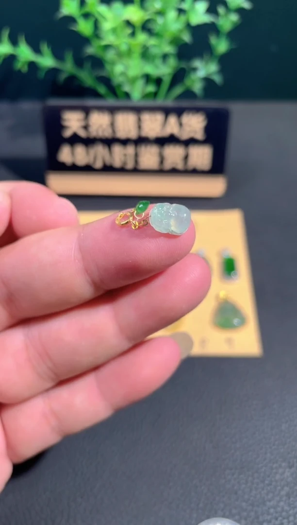 颈饰18K金镶嵌翡翠翡翠