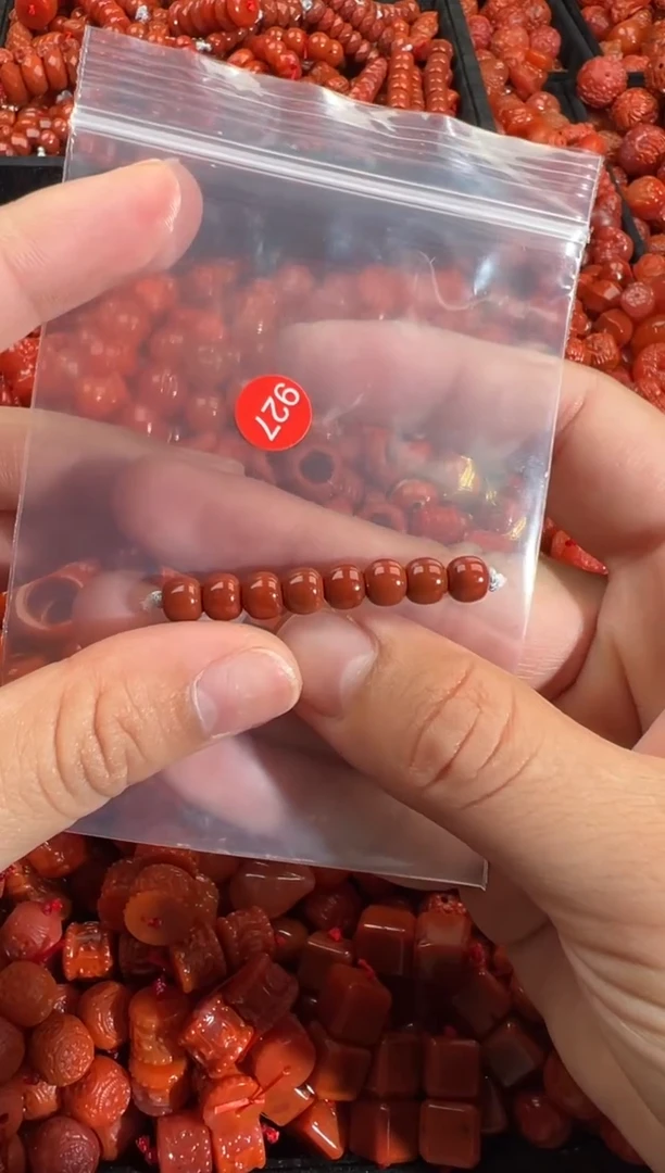 南红玛瑙未镶嵌颈饰1