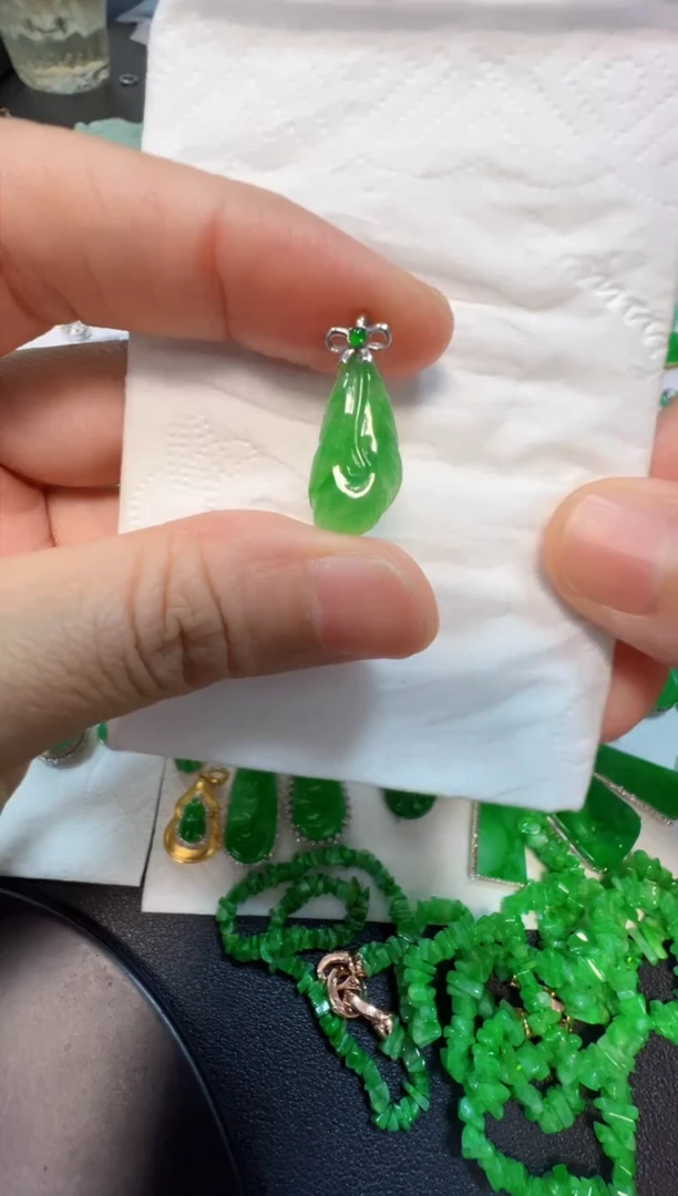 吊坠(不含链)18K金镶嵌翡翠520