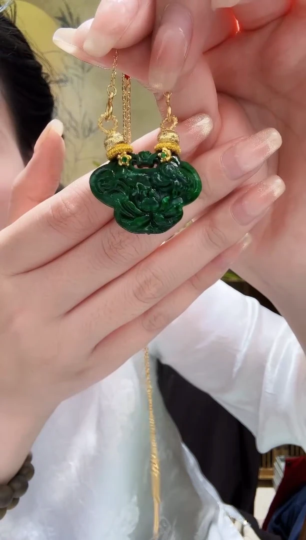 颈饰未镶嵌翡翠吊坠