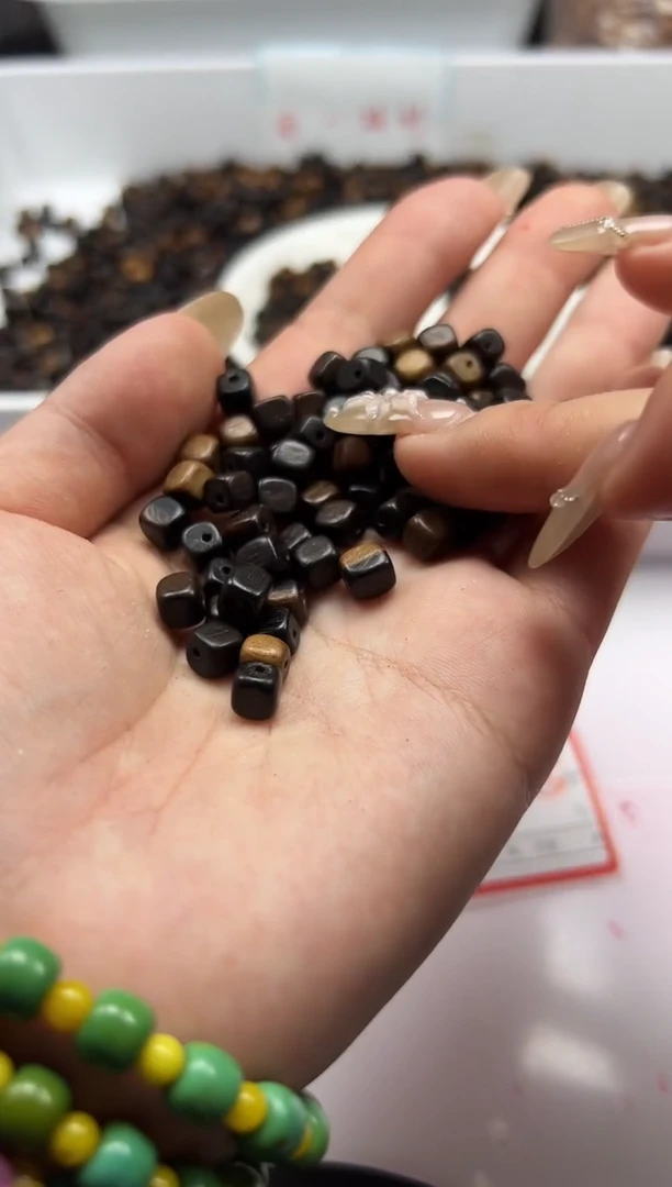檀香木散珠w3051沉沉小方块6*5mm*20颗