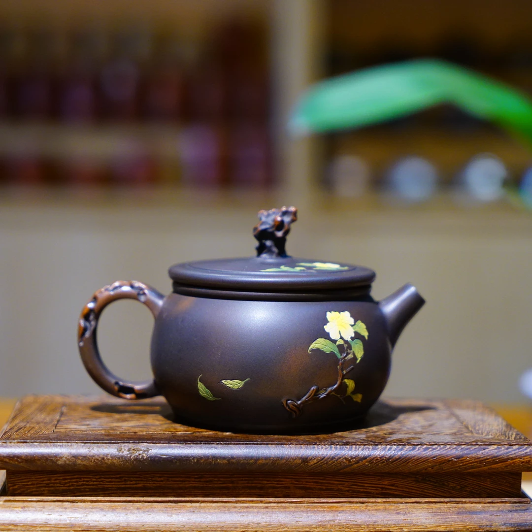《云小陶》建水紫陶余兴良全手工阴刻阳填再阴刻太湖石泡茶壶工艺