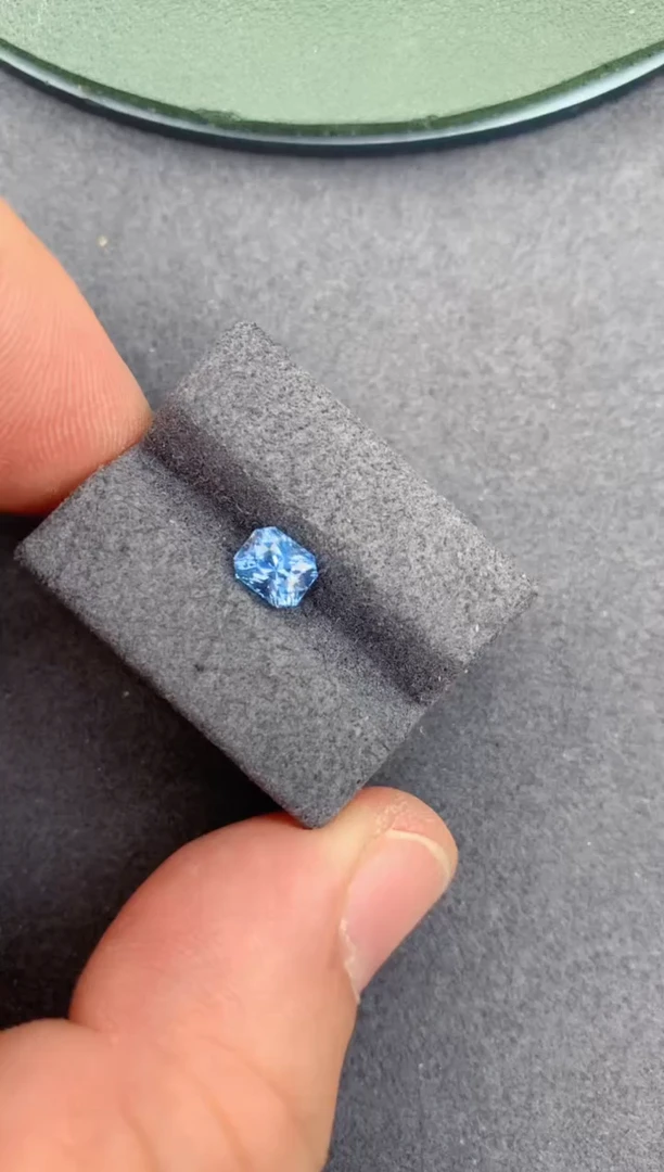 裸石蓝宝石1ct 无烧矢车菊蓝宝石