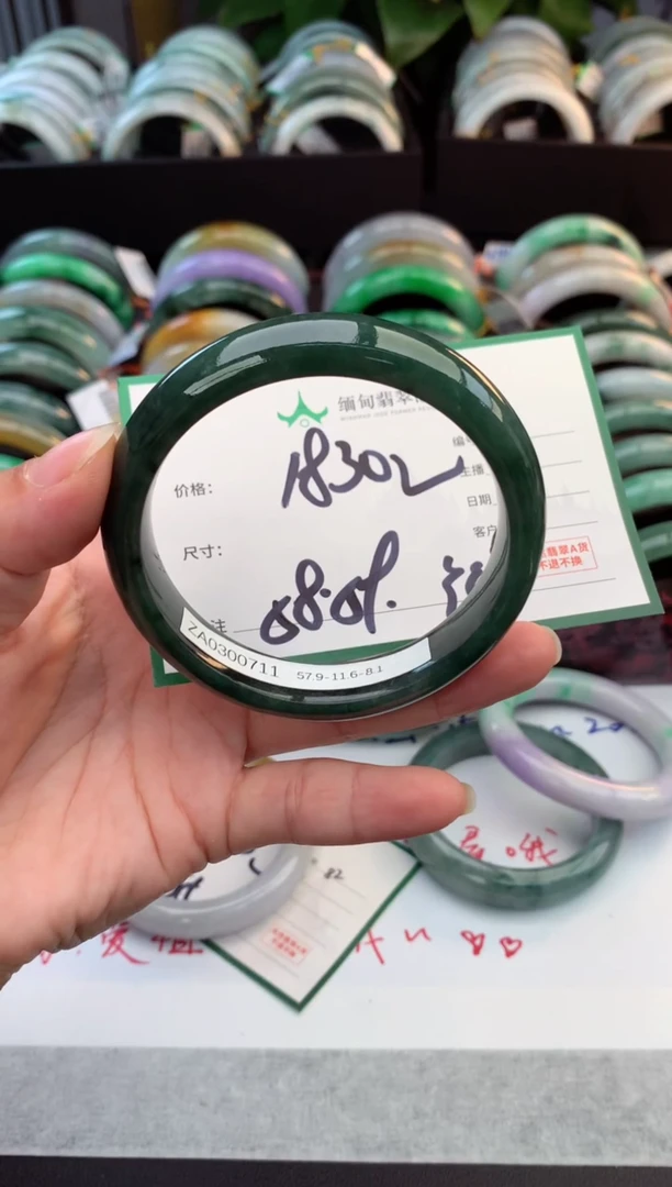 未镶嵌定制翡翠毛货需精细抛光+多人