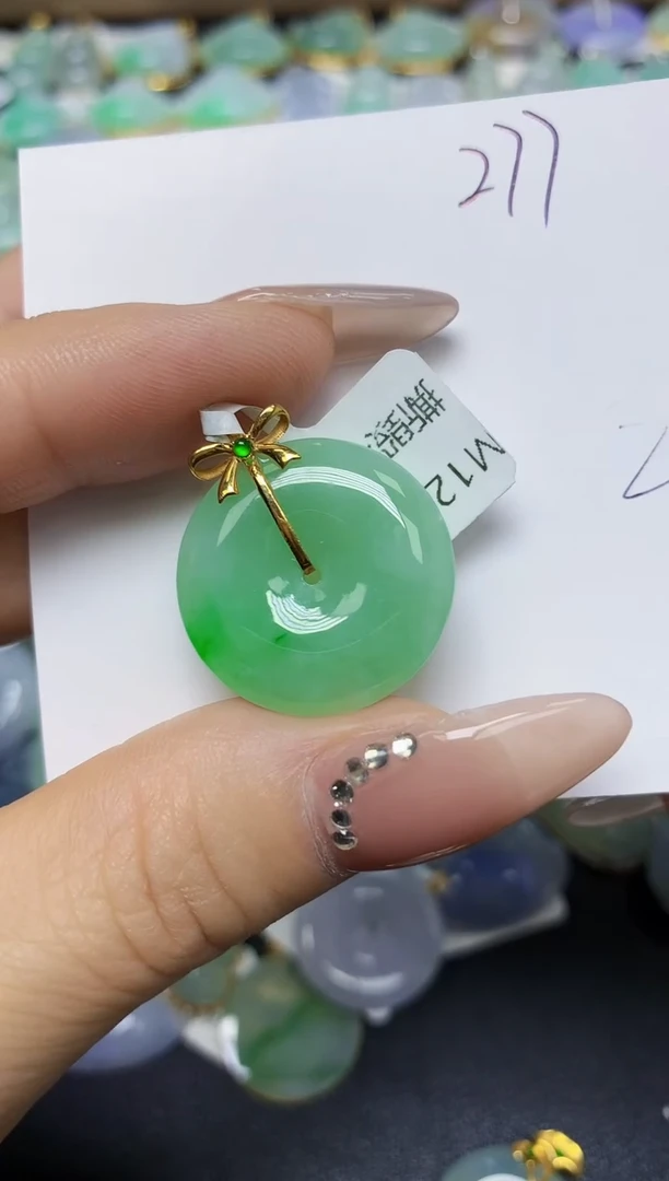 翡翠18K金镶嵌颈饰天然翡翠A货