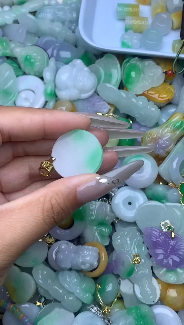 翡翠未镶嵌颈饰天然缅甸翡翠吊坠