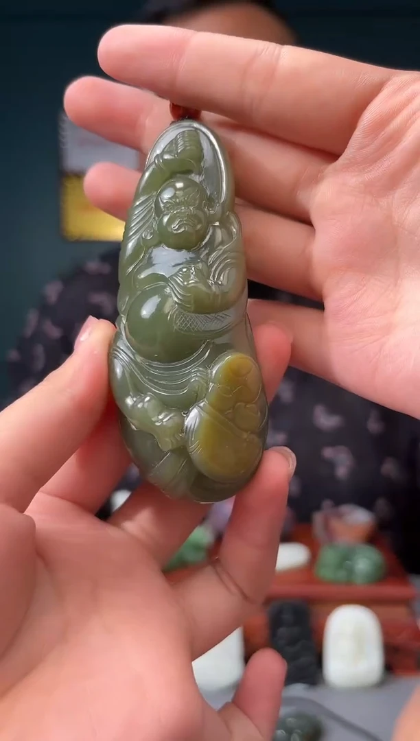 和田玉未镶嵌颈饰手把件