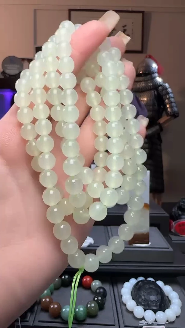 和田玉未镶嵌颈饰翠青圆珠长链