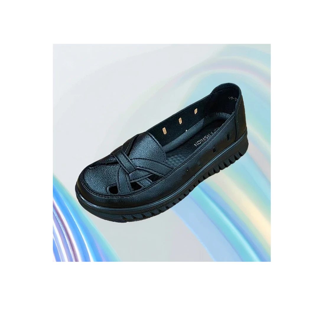 2025夏季女士中老年皮凉鞋软底软面时尚百搭平底舒适透气妈妈鞋