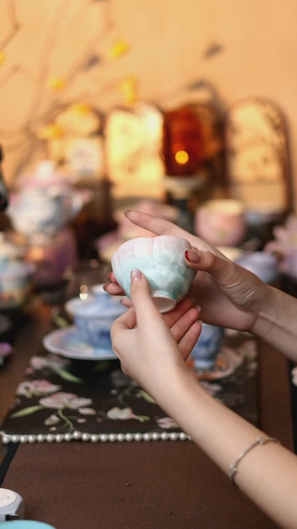 结晶釉粉青花苞杯