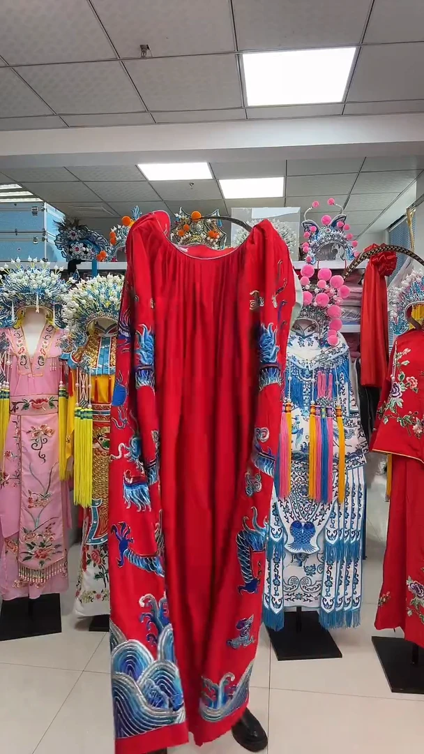 演*戏曲男红斗篷