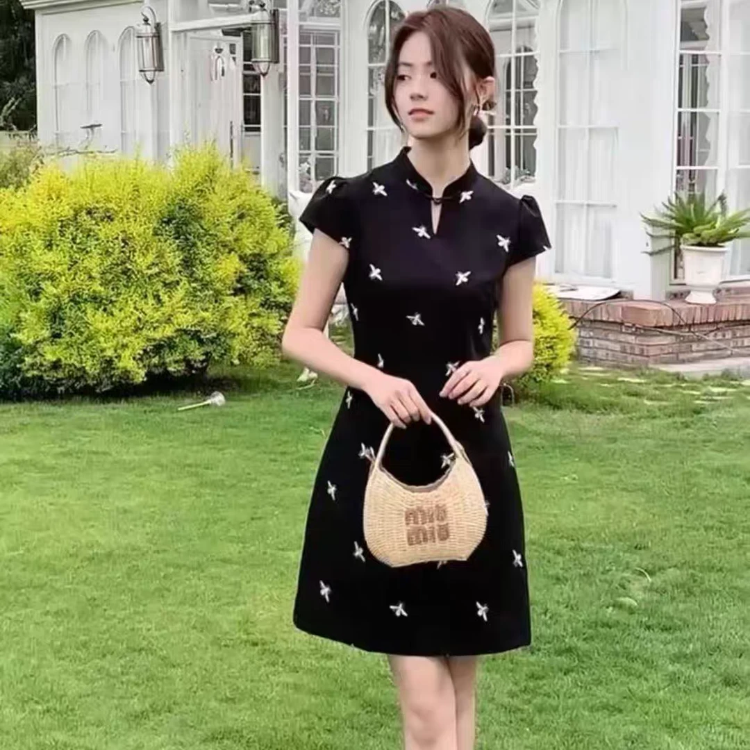 新中式改良版短款旗袍裙大码微胖mm显瘦收腰遮肚高级感刺绣连衣裙