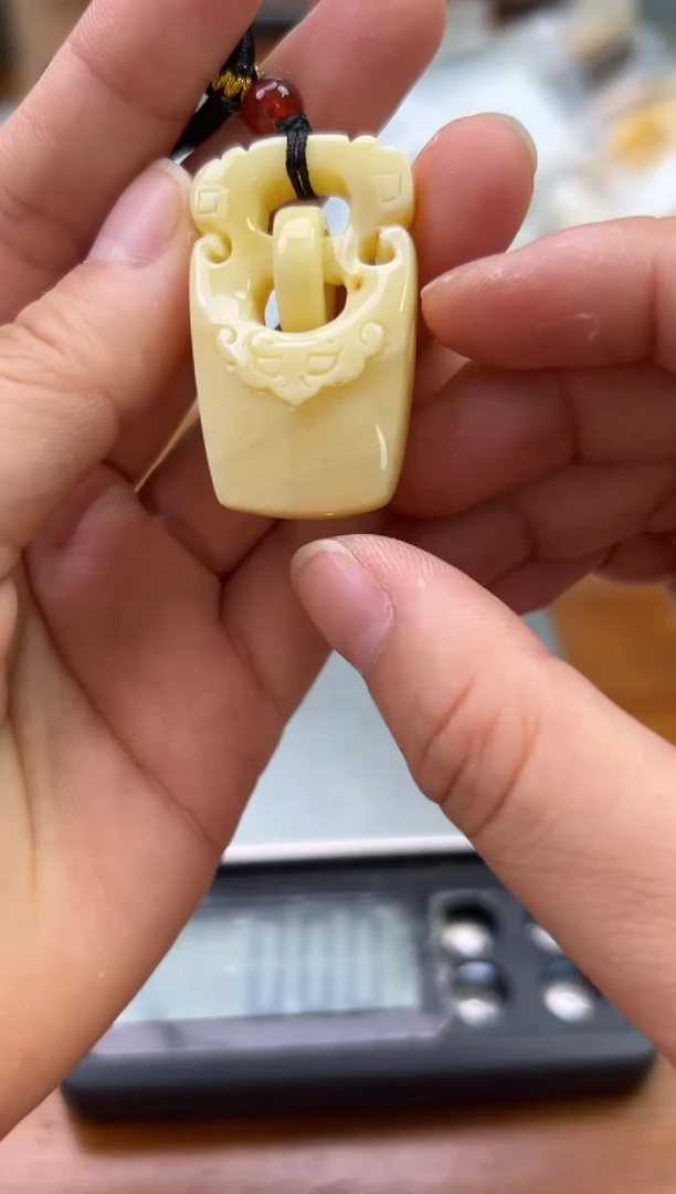 未镶嵌琥珀裸石蜜蜡吊坠