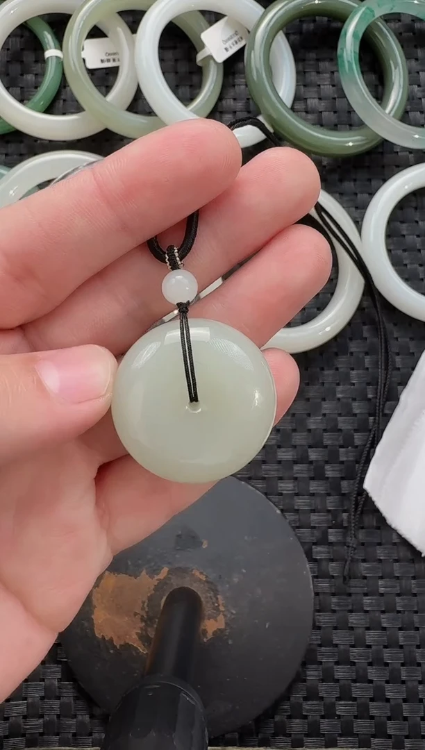 颈饰未镶嵌和田玉平安扣