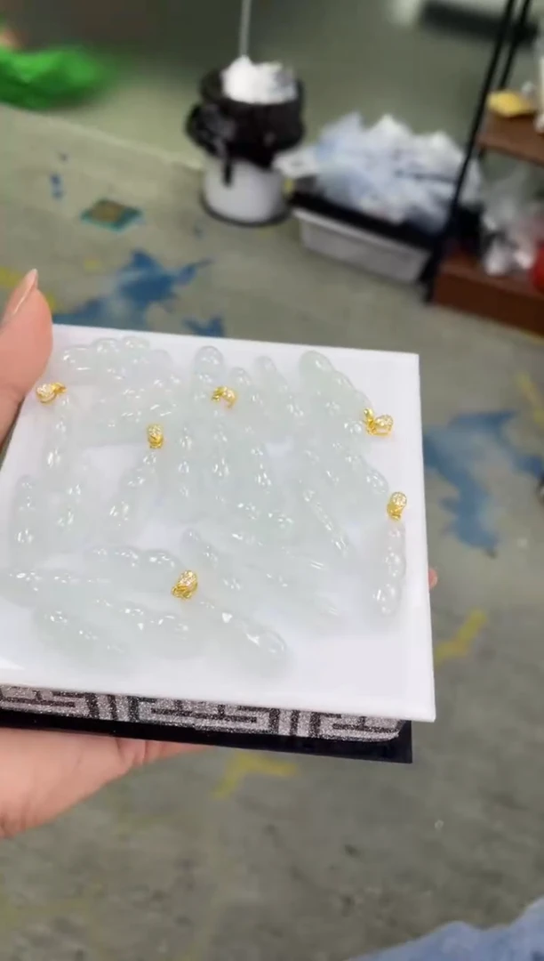 翡翠银S925镶嵌吊坠(赠链)福豆多样性发货发一件