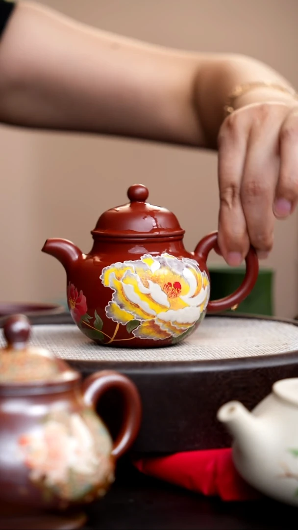 茶壶紫砂朱泥掇球泥绘牡丹