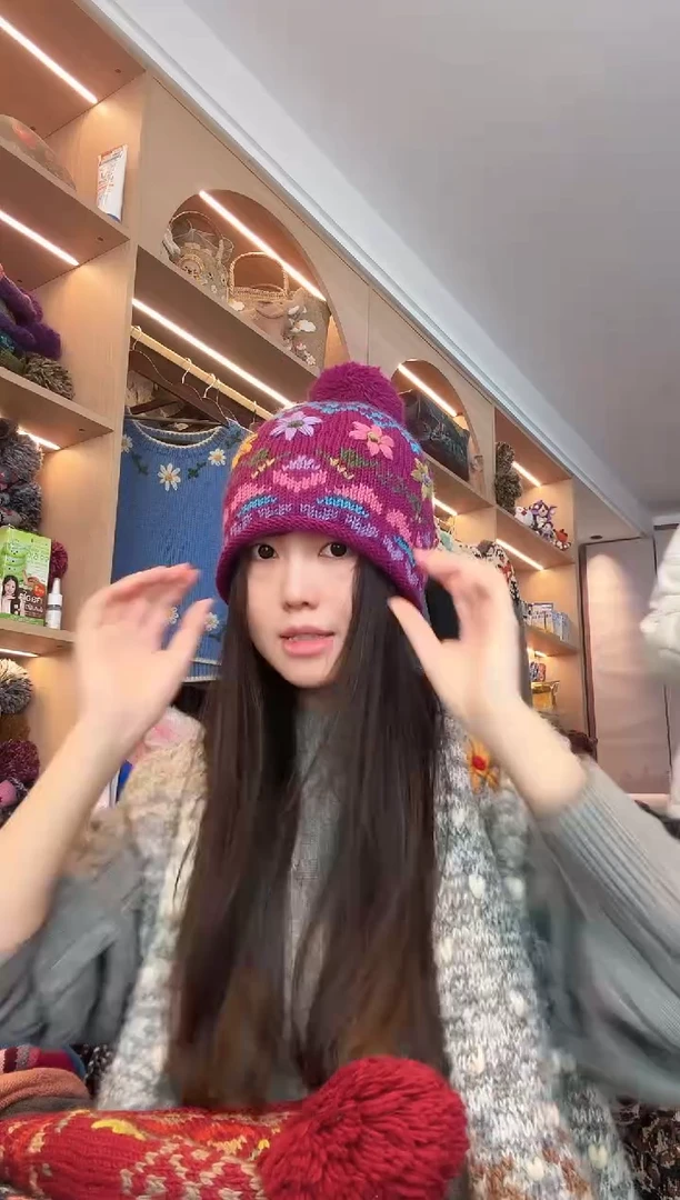 羊毛紫色刺绣帽
