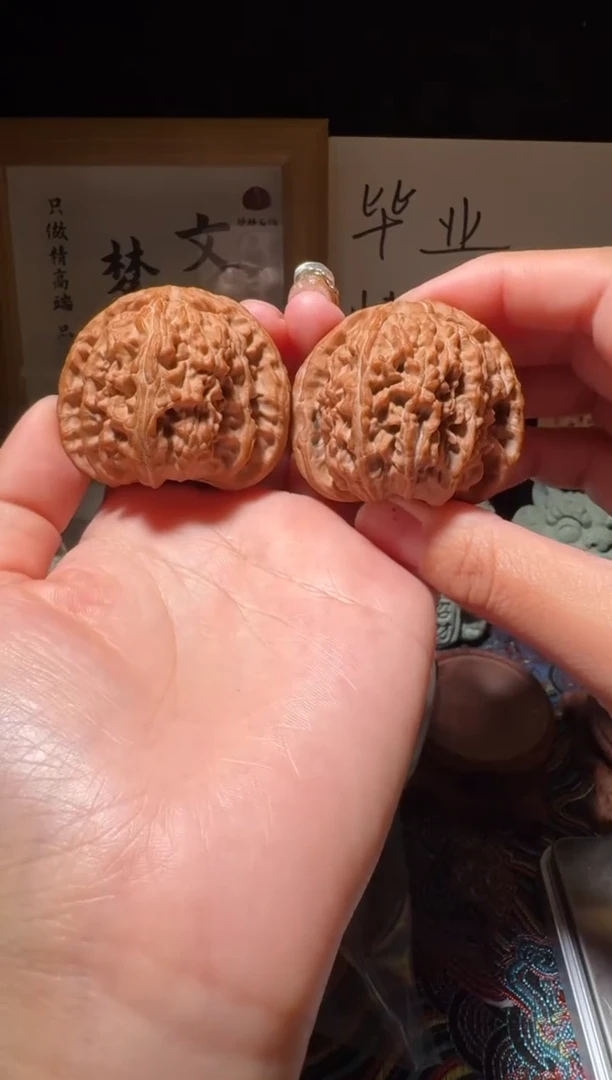 把件文玩核桃44+全品红皮白狮子