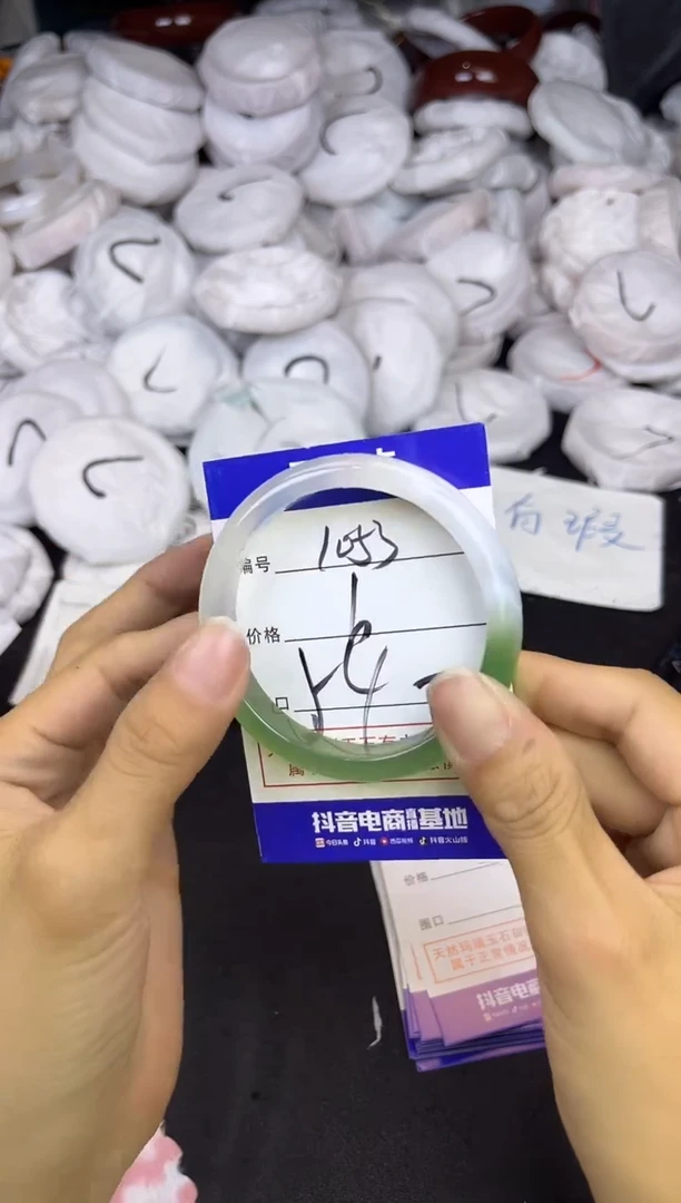 玛瑙/玉髓手镯未镶嵌1053