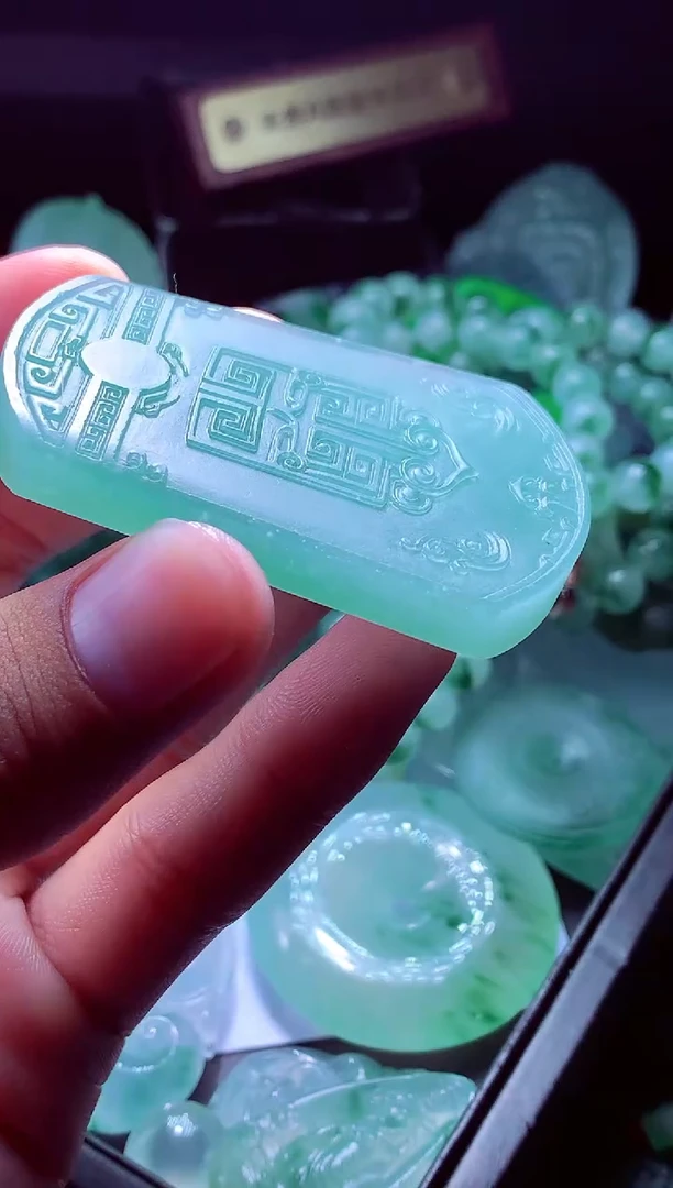 未镶嵌定制翡翠怡*? 翡翠毛货定制