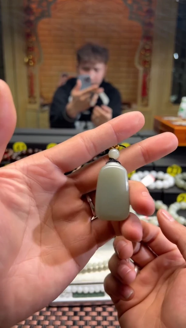 【闪购商品】和田玉吊坠(赠链)未镶嵌且末料青白玉无事牌