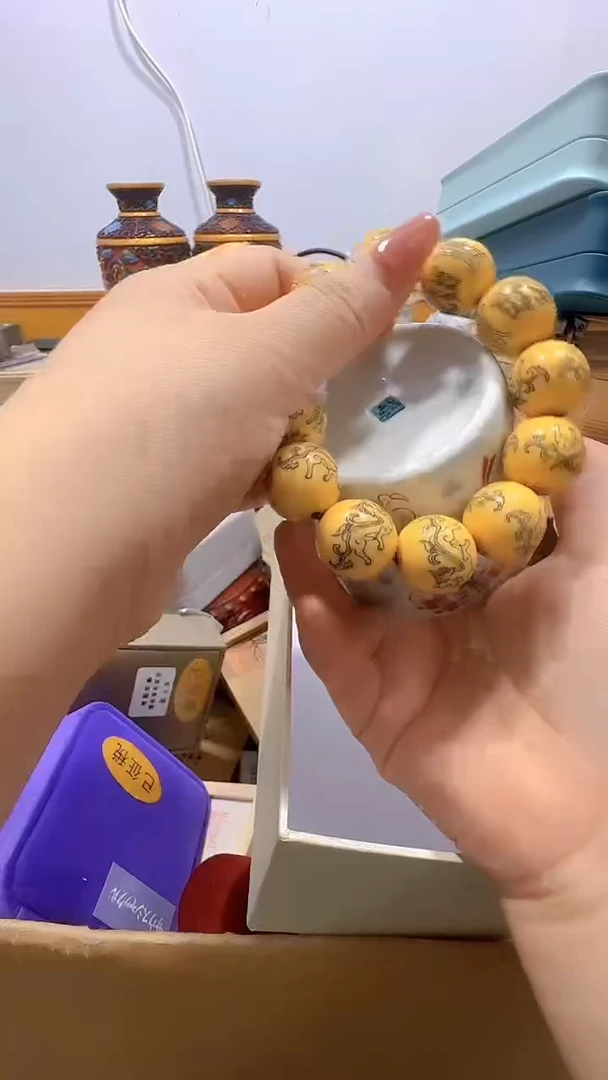 石英石铁合金章****）精美手手链链一个