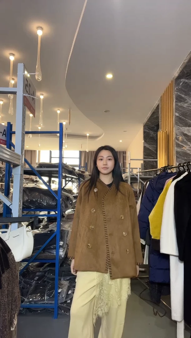 HUI  咖色外套L码