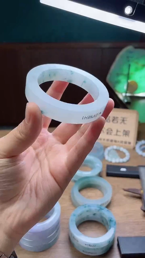 定制翡翠手镯未镶嵌灰***腩定制