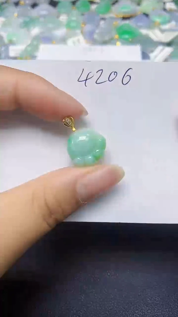翡翠未镶嵌颈饰 天然缅甸翡翠A货