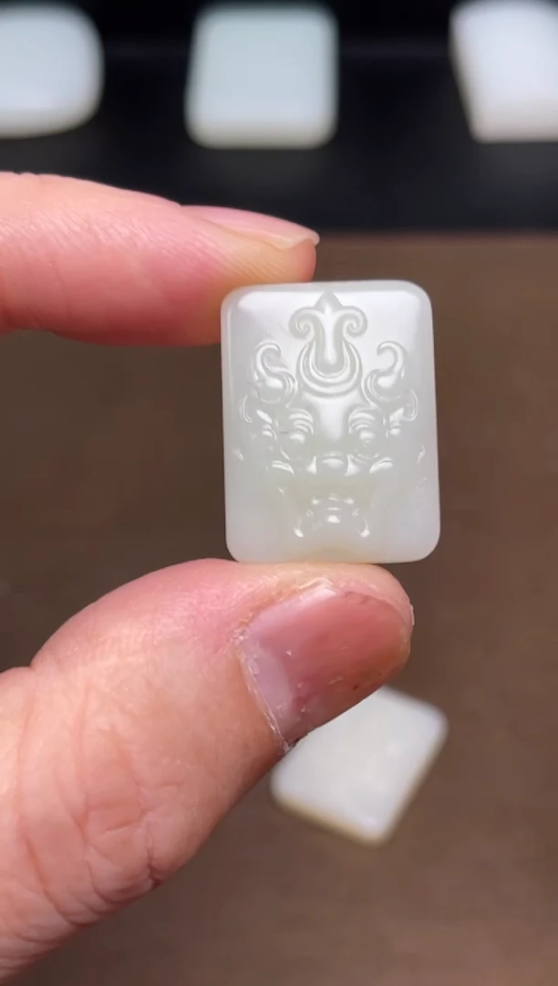 颈饰未镶嵌和田玉4 通