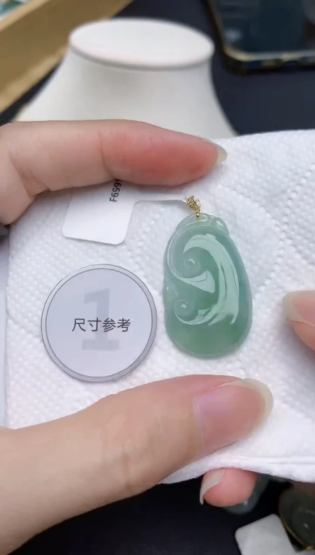 翡翠18K金镶嵌颈饰天然A货翡翠