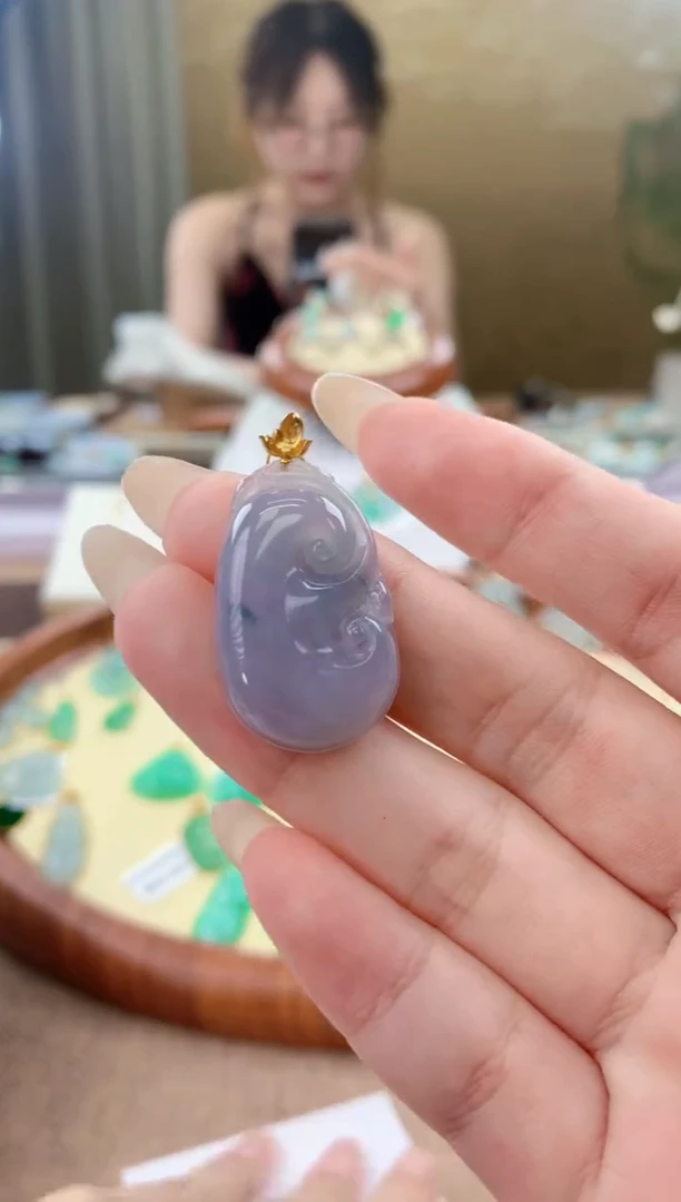 翡翠18K金镶嵌颈饰天然A货翡翠挂件