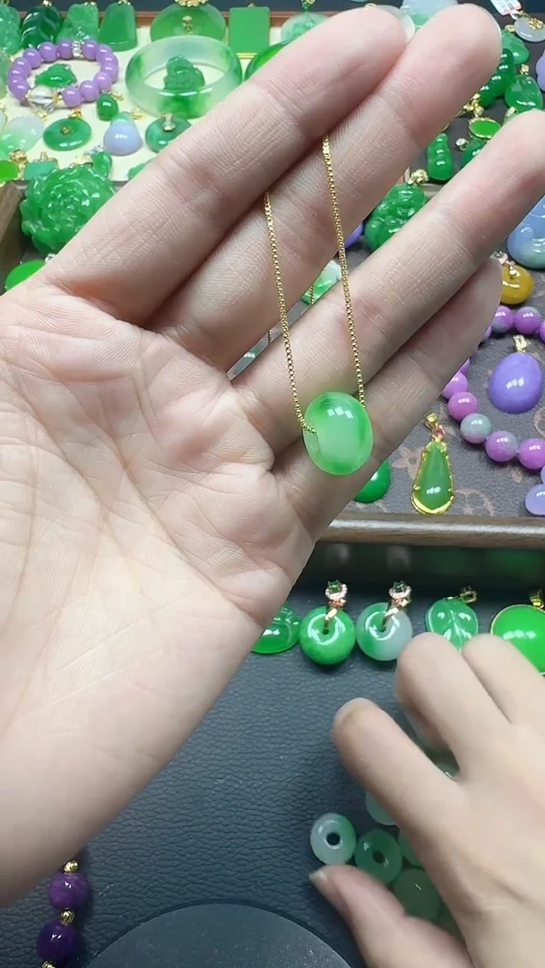 颈饰未镶嵌翡翠盘珠飘花