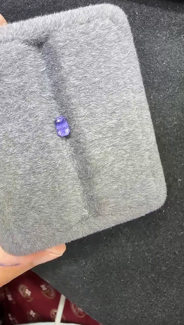 定制蓝宝石定制未镶嵌0.65克拉天然无烧