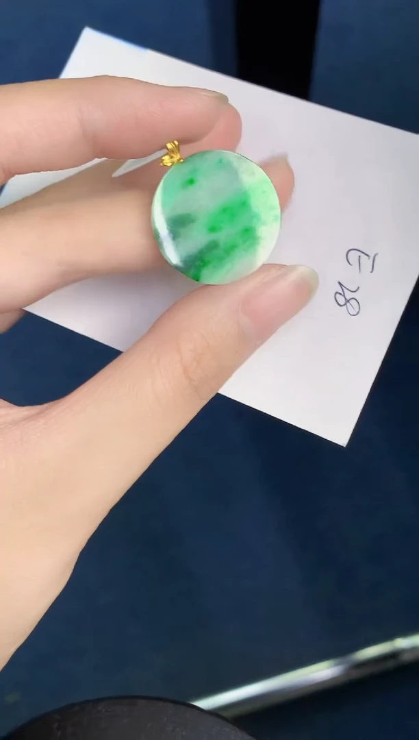 翡翠18K金镶嵌颈饰天然翡翠緬甸A貨