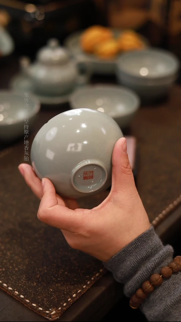 【闪购商品】杯一级品张公巷天青仿古葵口小碗杯