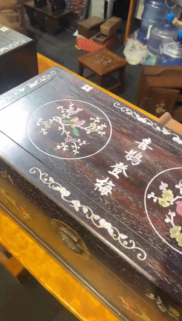 木紫檀镶嵌喜鹊登梅箱子